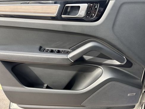 Used 2021 Porsche Cayenne S image 23