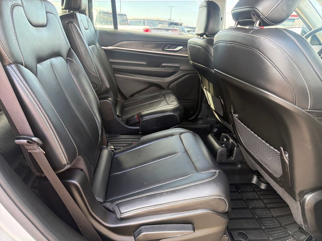 Used 2023 Jeep Grand Cherokee L Limited AWD/4WD image 27