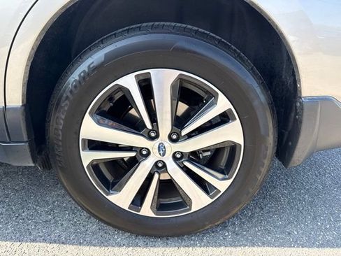Used 2018 Subaru Outback 2.5i Limited AWD/4WD image 18