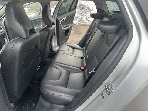 Used 2017 Volvo V60 T5 Cross Country w/ Convenience Package image 12