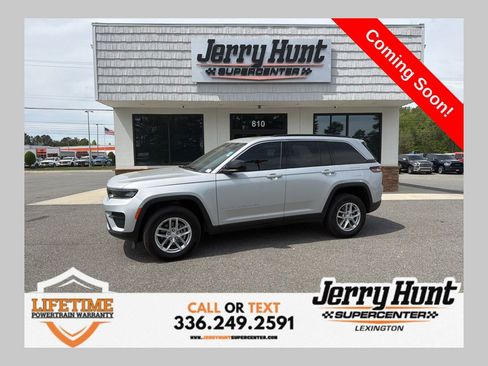 Used 2025 Jeep Grand Cherokee Laredo X image 1