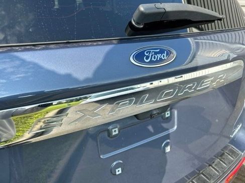 Used 2021 Ford Explorer XLT w/ Equipment Group 202A AWD/4WD image 60