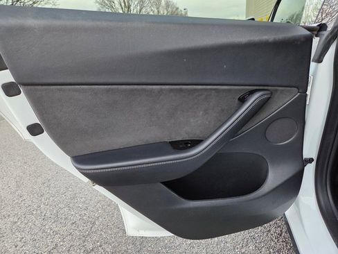 Used 2020 Tesla Model Y Long Range image 35