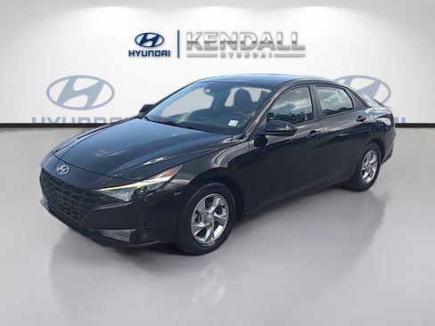 Used 2021 Hyundai Elantra SE FWD image 3
