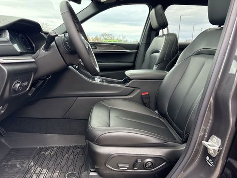 New 2025 Jeep Grand Cherokee L Limited image 12