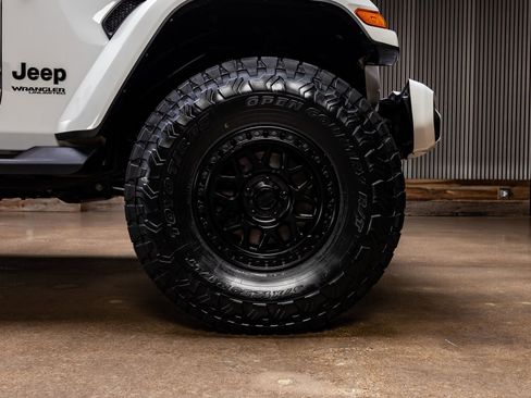 Used 2021 Jeep Wrangler Unlimited Sahara AWD/4WD image 12