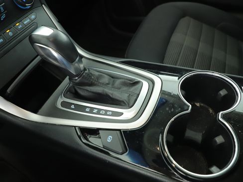 Used 2018 Ford Edge SEL image 13