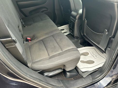 Used 2011 Jeep Grand Cherokee Laredo w/ Security & Convenience Group image 11