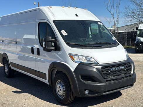 Used 2025 RAM ProMaster 2500 w/ Convenience Group image 3