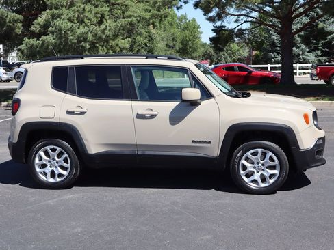 Used 2015 Jeep Renegade Latitude w/ Popular Equipment Group AWD/4WD image 3
