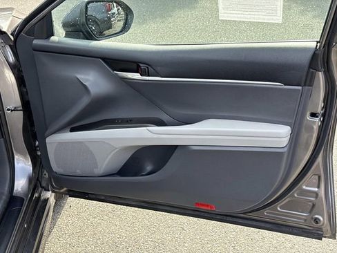 Used 2024 Toyota Camry SE image 8