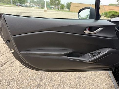Used 2016 MAZDA MX-5 Miata Sport RWD image 18