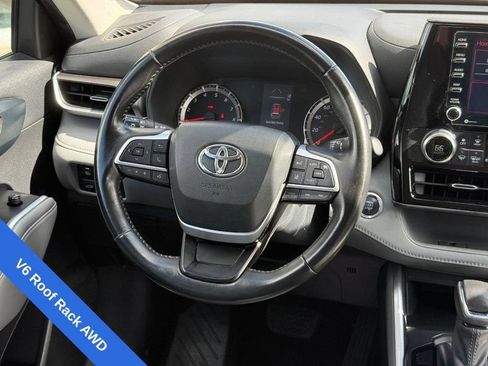 Used 2022 Toyota Highlander LE AWD/4WD image 15