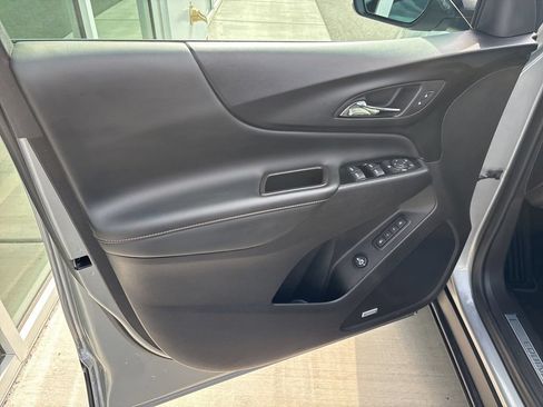 Used 2024 Chevrolet Equinox Premier AWD/4WD image 5