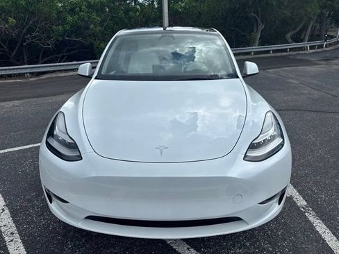 Used 2023 Tesla Model Y Long Range AWD/4WD image 2