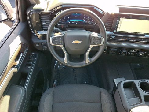 Used 2024 Chevrolet Silverado 1500 LT image 11