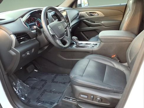 Used 2023 Chevrolet Traverse LT FWD image 11