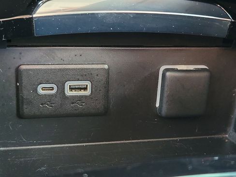 Used 2023 Buick Envision Essence image 27