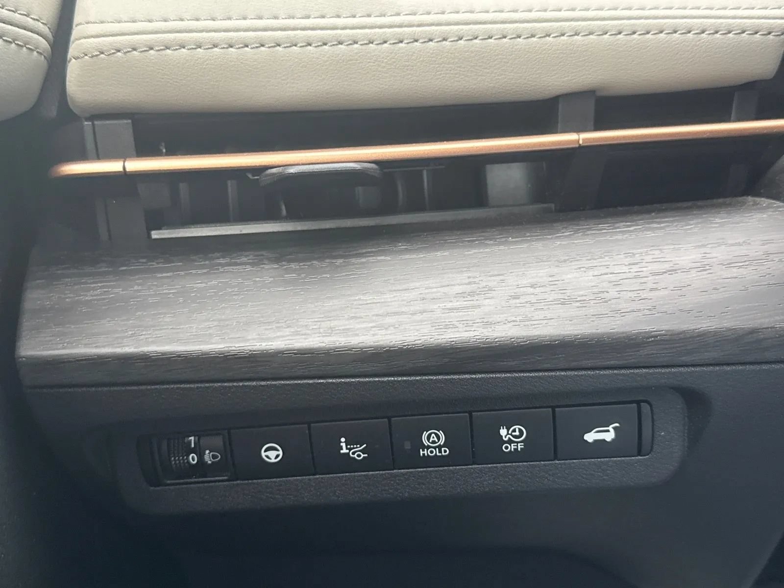 Used 2023 Nissan Ariya AWD image 18