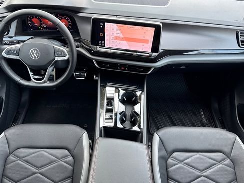 New 2025 Volkswagen Atlas Peak Edition SE image 11