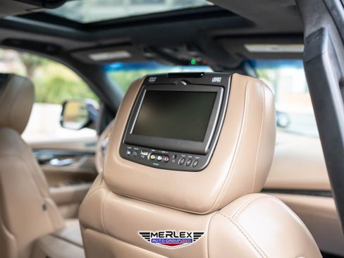 Used 2019 Cadillac Escalade ESV Platinum image 21