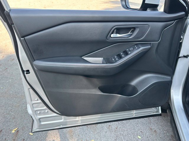 Used 2025 Nissan Rogue SV AWD/4WD image 19