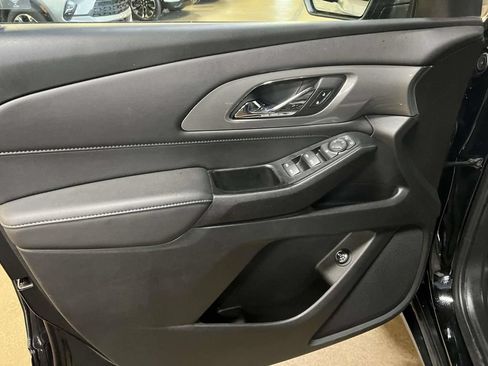 Used 2023 Chevrolet Traverse LT FWD image 14