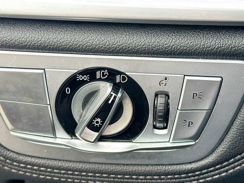 Used 2022 BMW 740i xDrive w/ Luxury Rear Seating Package image 11