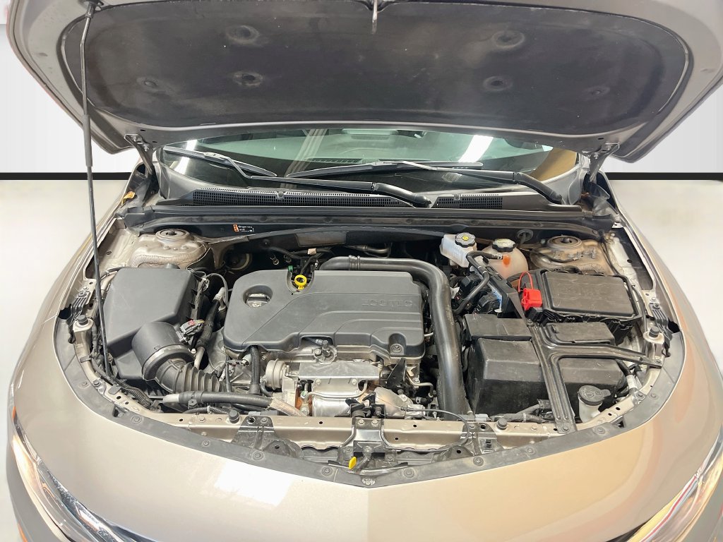 Used 2025 Chevrolet Malibu RS FWD image 28