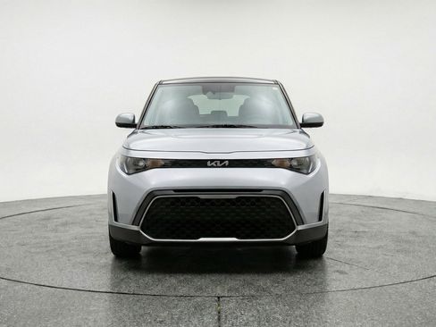 Used 2025 Kia Soul LX w/ LX Technology Package FWD image 2