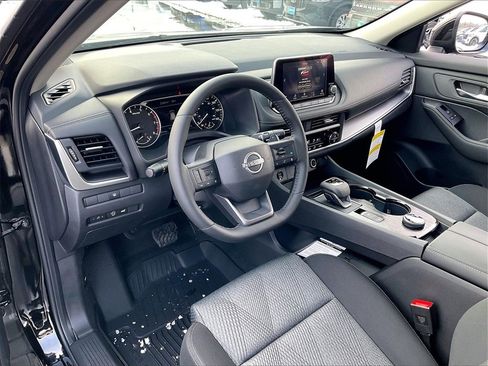 Used 2025 Nissan Rogue SV image 8