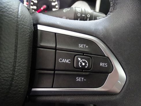 Used 2023 Jeep Compass Latitude AWD/4WD image 8