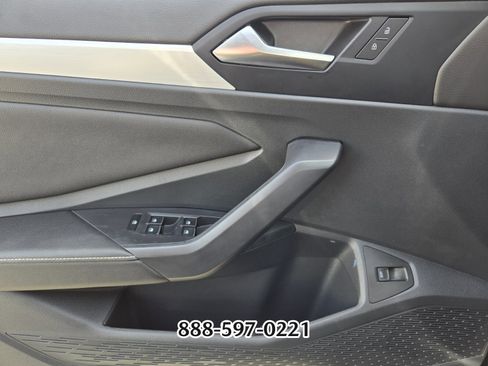 Certified 2025 Volkswagen Jetta S image 30