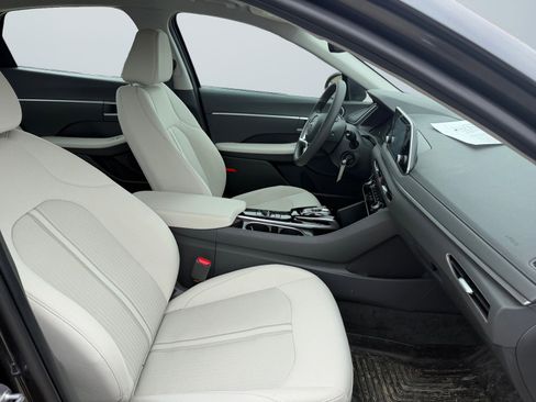 Used 2023 Hyundai Sonata SE image 18