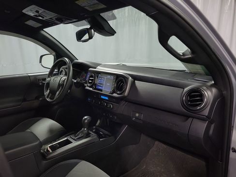 Used 2021 Toyota Tacoma TRD Off-Road AWD/4WD image 25
