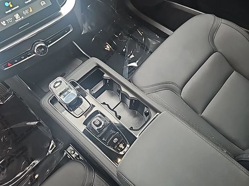 Used 2025 Volvo XC90 B6 Plus image 21