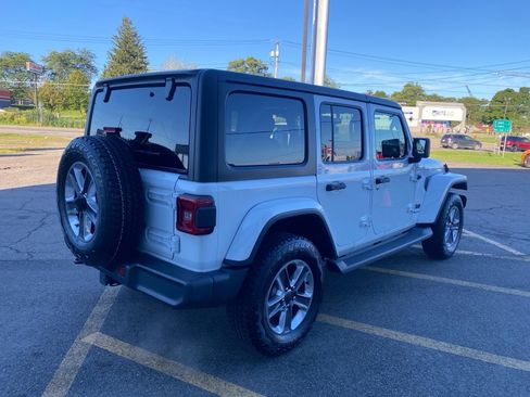 Used 2020 Jeep Wrangler Unlimited Sahara AWD/4WD image 6