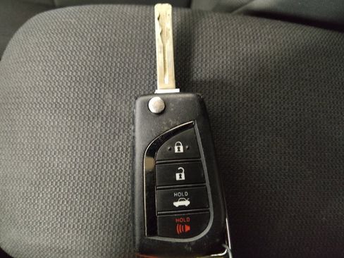 Used 2021 Toyota Corolla LE FWD image 32
