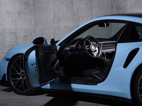 Used 2017 Porsche 911 Turbo S image 22