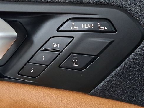 Used 2021 BMW X7 xDrive40i w/ M Sport Package image 26