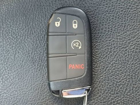 Used 2023 Jeep Compass Latitude AWD/4WD image 34