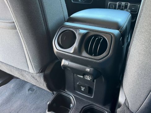Used 2025 Jeep Wrangler Unlimited Sahara AWD/4WD image 25