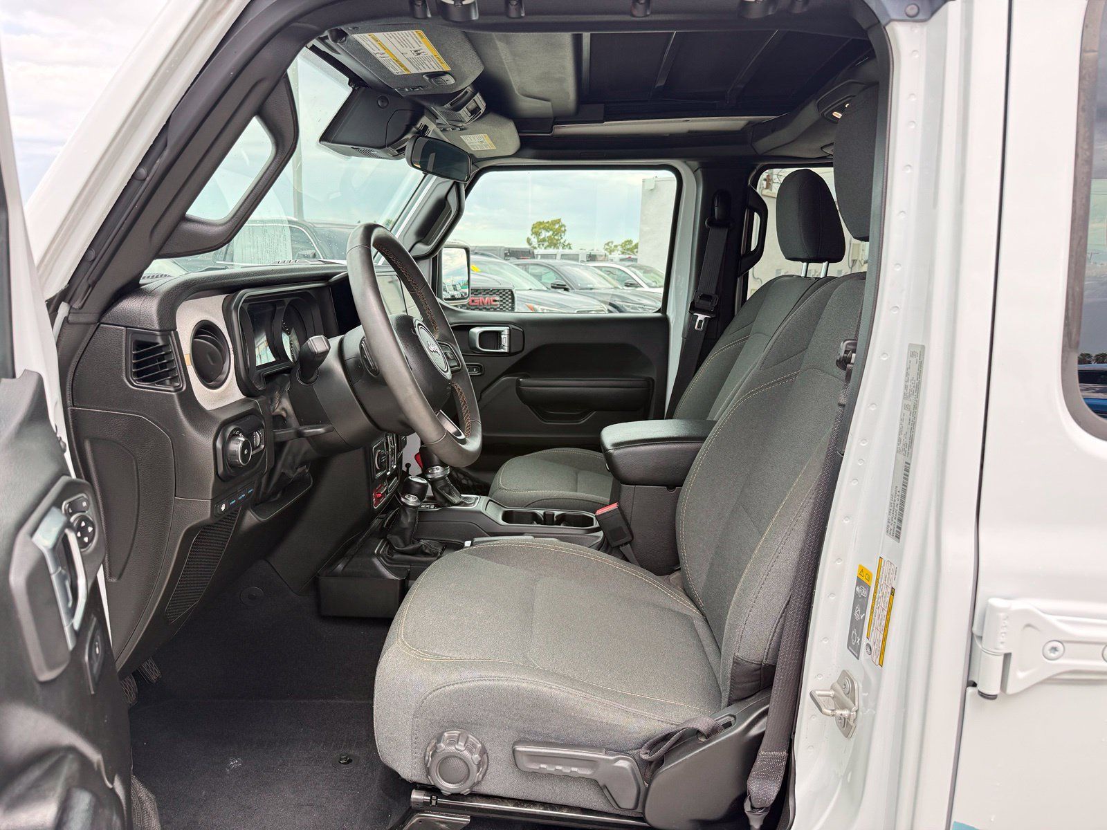 Used 2024 Jeep Wrangler Unlimited AWD/4WD image 5