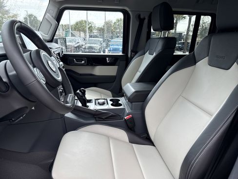 Used 2025 INEOS Grenadier Fieldmaster Edition image 13