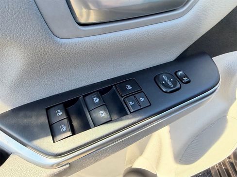 Used 2015 Toyota Camry LE image 20