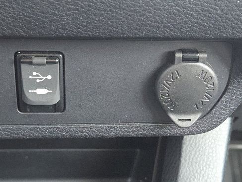 Used 2019 Toyota Tacoma SR image 12