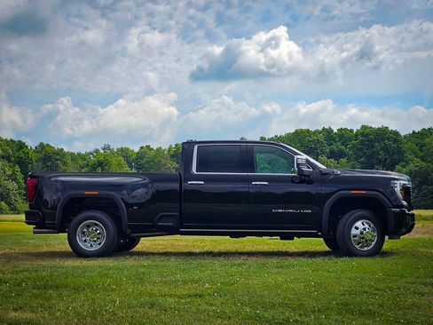 New 2026 GMC Sierra 3500 Denali Ultimate AWD/4WD image 2