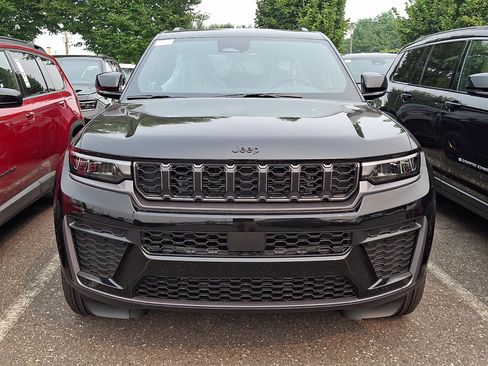 New 2026 Jeep Grand Cherokee Altitude AWD/4WD image 2