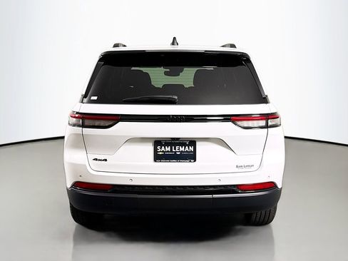 Used 2023 Jeep Grand Cherokee Altitude image 6