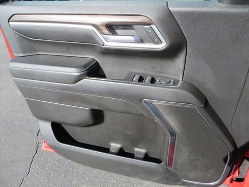 Used 2022 Chevrolet Silverado 1500 LT AWD/4WD image 29